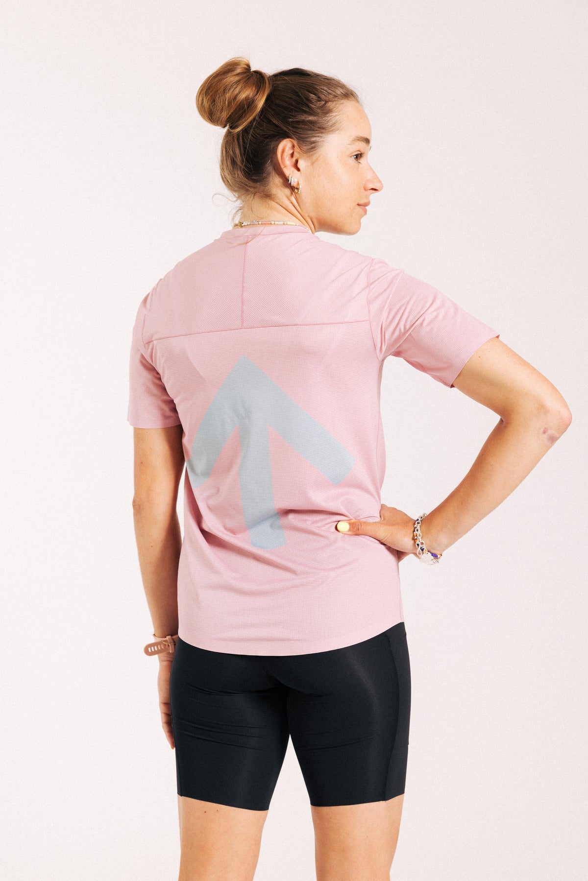 Arow Lightweight Tee - Blossom and Chrome
